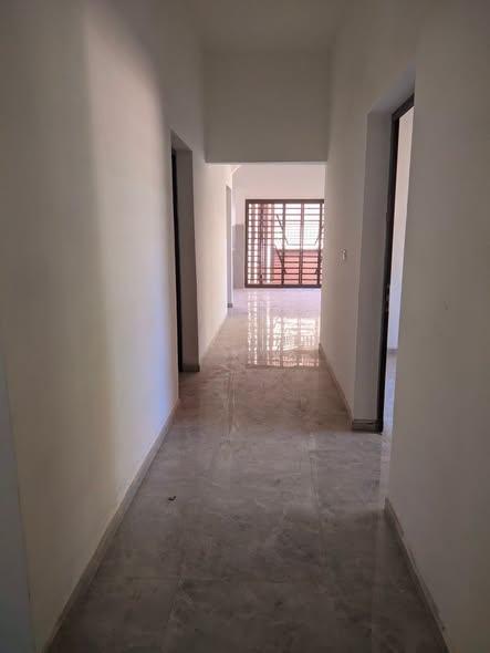 Maison 4 ch. à louer — Ampasika - photo 2