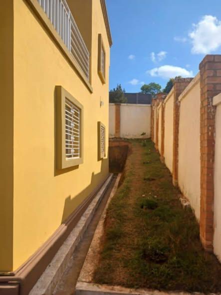 Maison 4 ch. à vendre — Ambohidratrimo - photo 1