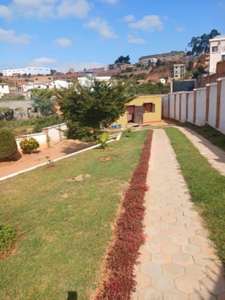 Maison 4 ch. à vendre — Ambohidratrimo - photo 3