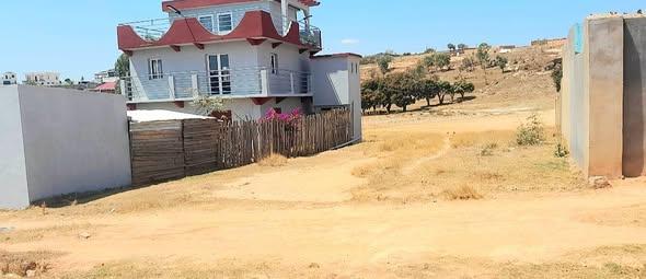 Terrain 360 m² à vendre — Ampitatafika - photo 1