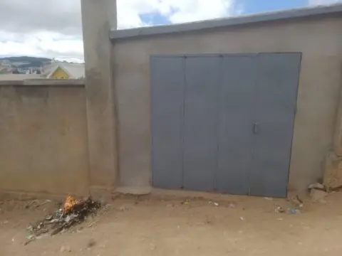 Local commercial à louer — Ambatomaro 2… — 180 000 Ar | Fonenako