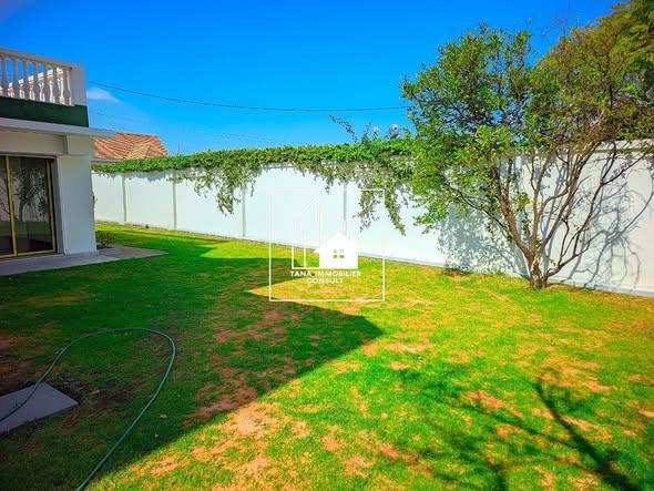 Maison 4 ch. 70 m² à louer — Talatamaty - photo 3