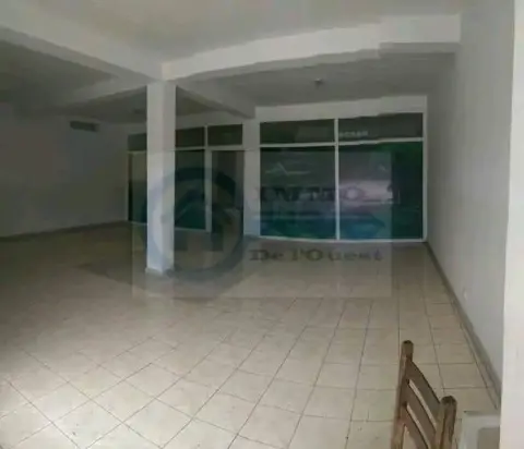 Bureau à louer — Ankadimbahoaka — 5 000 000 Ar | Fonenako