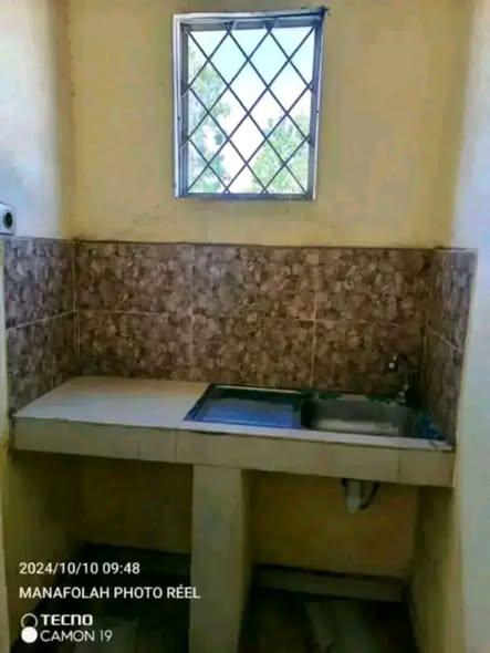 Trano Ahofa 2 ch. à louer — Route - photo 5