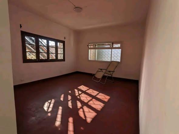 Bureau 4 ch. à louer — Manakambahiny - photo 2