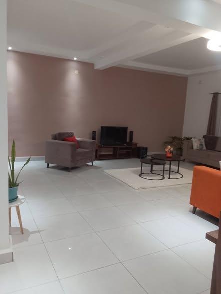 Maison 3 ch. à louer — Toamasina - photo 3