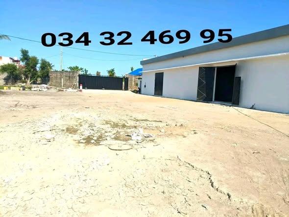 Entrepôt 250 m² à louer — Toamasina - photo 1