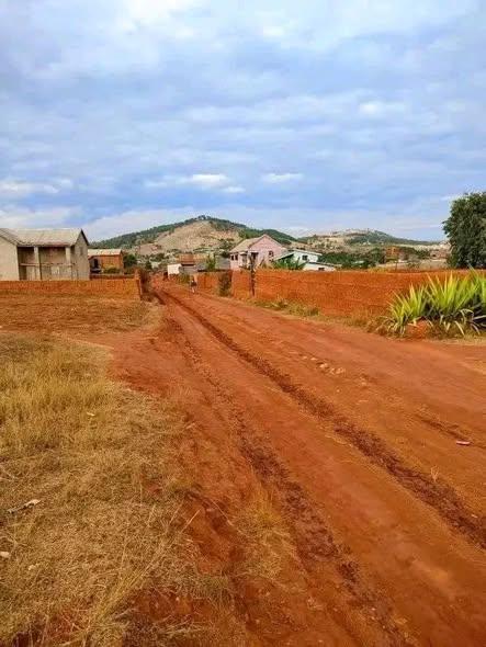 Terrain 600 m² à vendre — Imerintsiatosika - photo 3