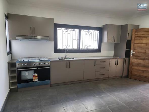 Appartement 4 ch. à louer — Ambohibao - photo 3