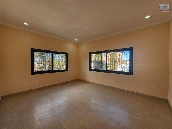 Appartement 4 ch. à louer — Ambohibao - photo 5
