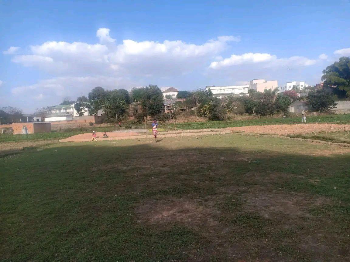 Terrain 100 m² — Ankadindravola Ivato, Antananarivo - photo 1