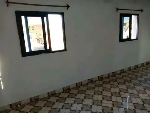 Trano ahofa 2 pièces au 2e étage… — 500 000 Ar | Fonenako