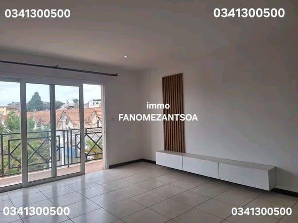 Appartement 4 ch. à louer — Itaosy - photo 3