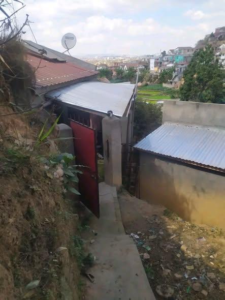 Maison 2 ch. 100 m² à vendre — Ambatolampy - photo 2