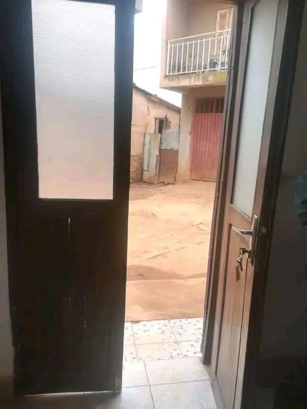 Maison 2 ch. à louer — Andohanimandroseza - photo 4