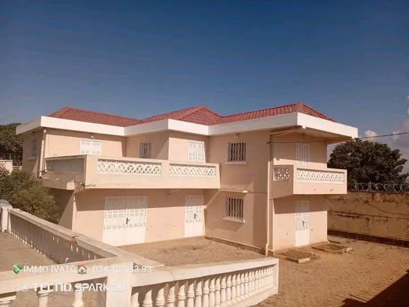 Maison 4 ch. à louer — Antehiroka - photo 2