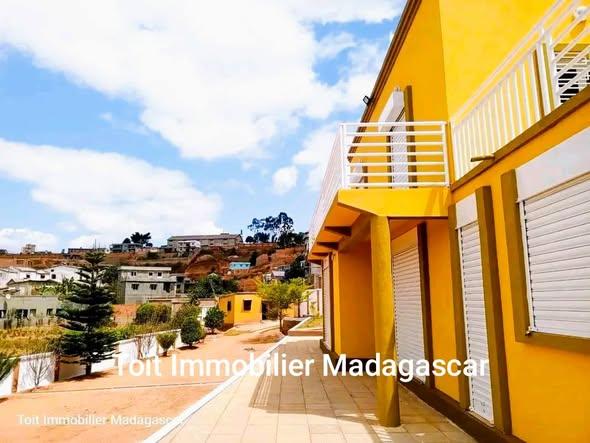 Maison 1 ch. à vendre — Ambohidratrimo - photo 3