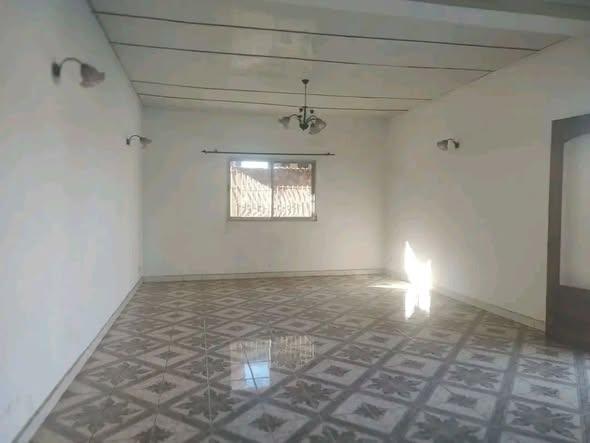 Maison 4 ch. à louer — Toamasina - photo 3
