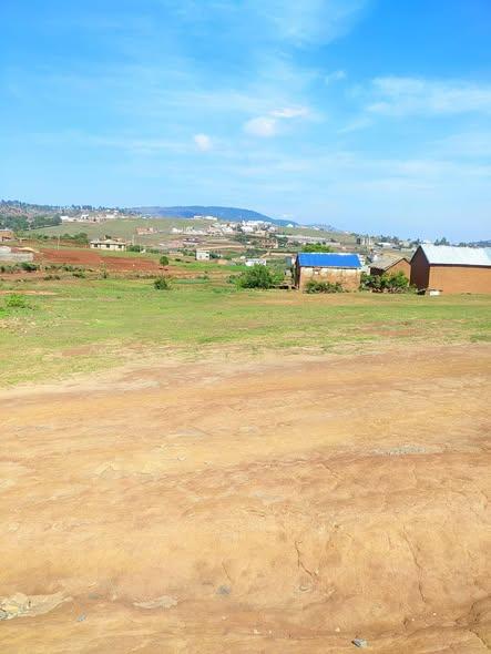 Terrain 2 800 m² à vendre — Ambohijanaka - photo 1