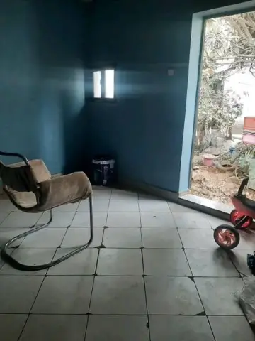 Local commercial à louer — Mandroseza 1… — 240 000 Ar | Fonenako