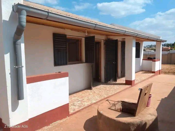 Villa basse indépendante 4 pièces — Ambohimangakely, Antananarivo - photo 1