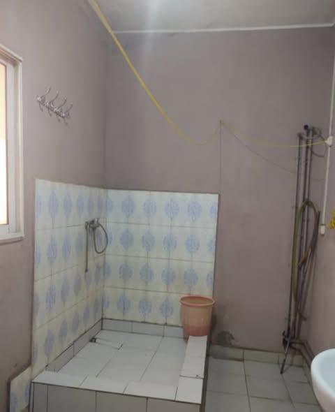 Maison 2 ch. à louer — Talatamaty - photo 3
