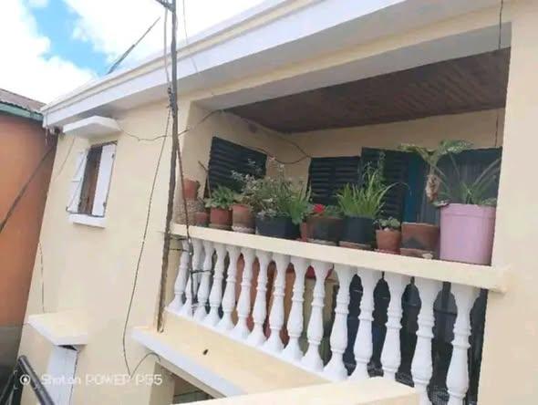 Maison 4 ch. 100 m² à vendre — Ambohijanahary - photo 1