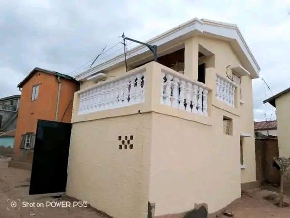 Maison 4 ch. 100 m² à vendre — Ambohijanahary - photo 2