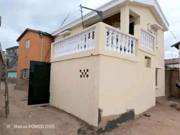 Maison 4 ch. 100 m² à vendre — Ambohijanahary - photo 3