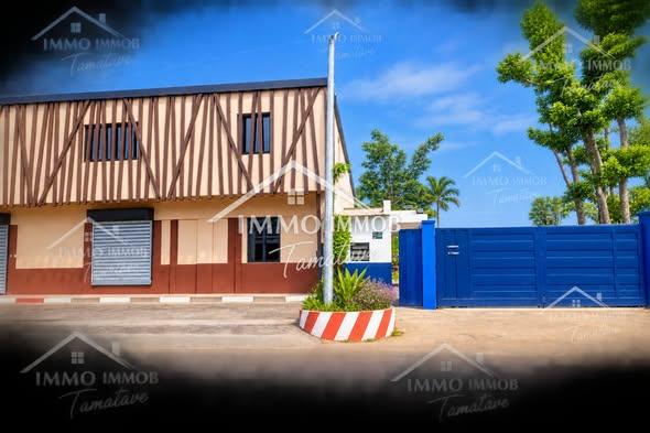 Entrepôt 140 m² à louer — Toamasina - photo 1