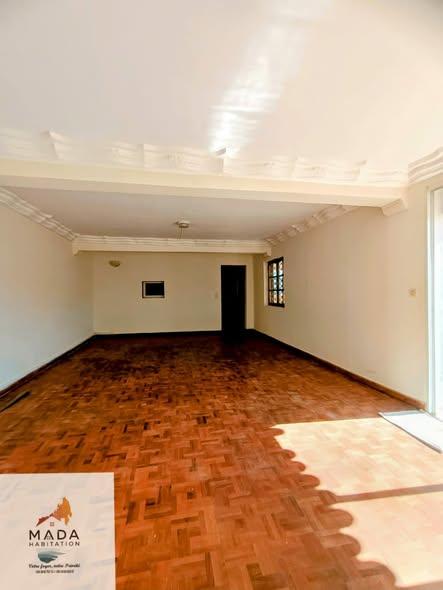 Bureau 3 ch. 10 m² à louer — Ambatoroka - photo 2