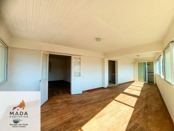 Bureau 3 ch. 10 m² à louer — Ambatoroka - photo 4