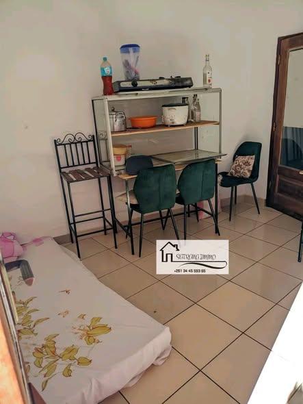 Maison 4 ch. à louer — Ivato - photo 1
