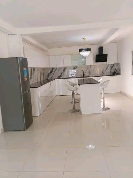 Maison 5 ch. à louer — Antehiroka - photo 1