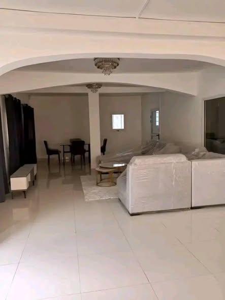 Maison 5 ch. à louer — Antehiroka - photo 3
