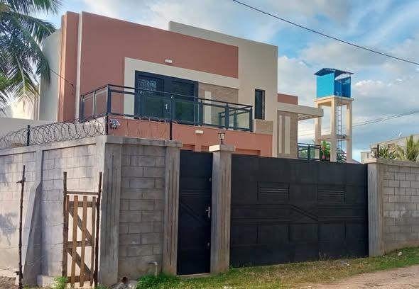 Maison 4 ch. 152 m² à vendre — Mahajanga - photo 4