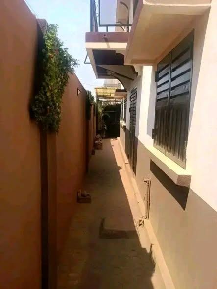 Maison 4 ch. à louer — Anosy - photo 2