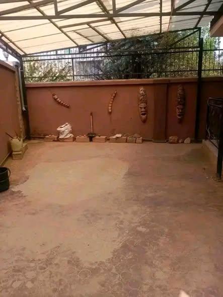Maison 4 ch. à louer — Anosy - photo 4