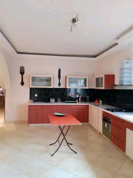 Maison 5 ch. à louer — Andoharanofotsy - photo 2