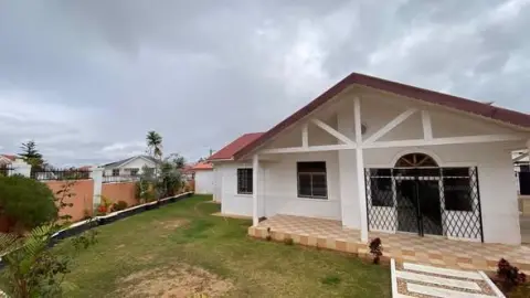 Bureau 3 ch. à vendre — Ambatobe