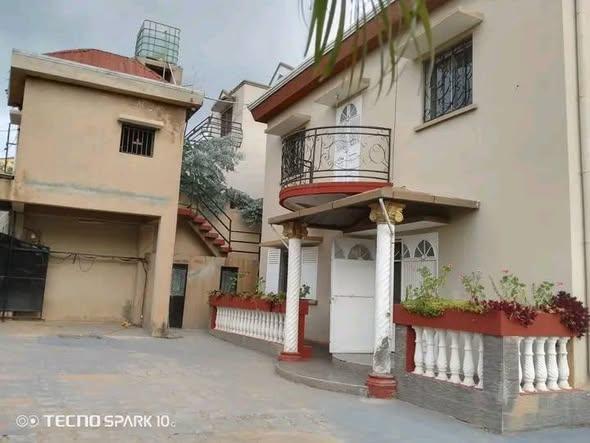 Maison 4 ch. à louer — Ambohibao - photo 2
