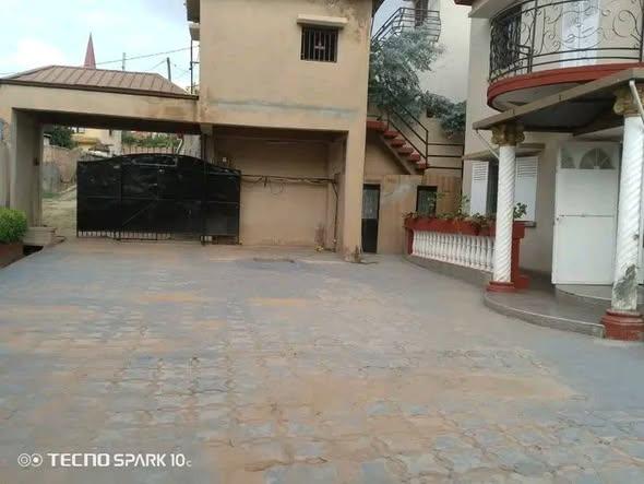 Maison 4 ch. à louer — Ambohibao - photo 3