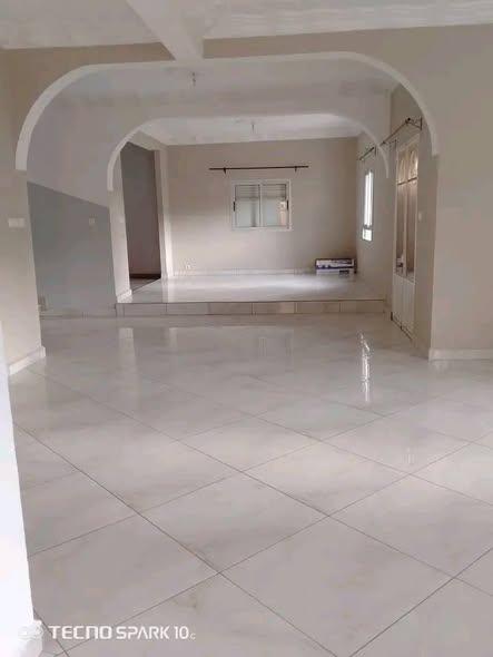 Maison 4 ch. à louer — Ambohibao - photo 4