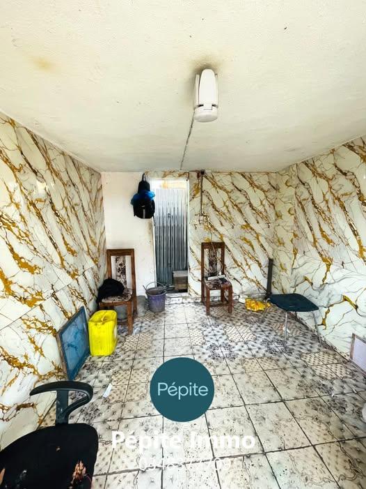 Local commercial 1 ch. à louer — Tanjombato - photo 1
