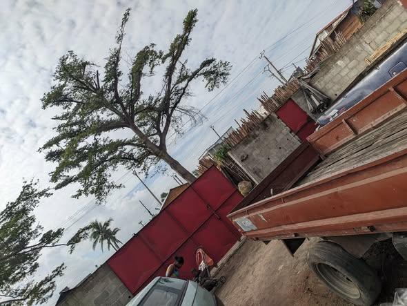 Entrepôt 100 m² à louer — Toamasina - photo 1