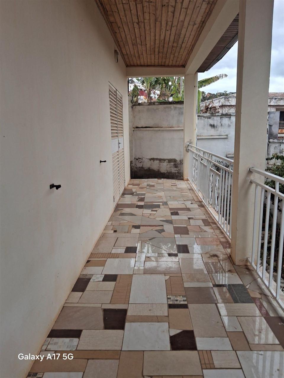 Maison basse indépendante 2 chambres — Mahatsinjo Alasora, Antananarivo - photo 4