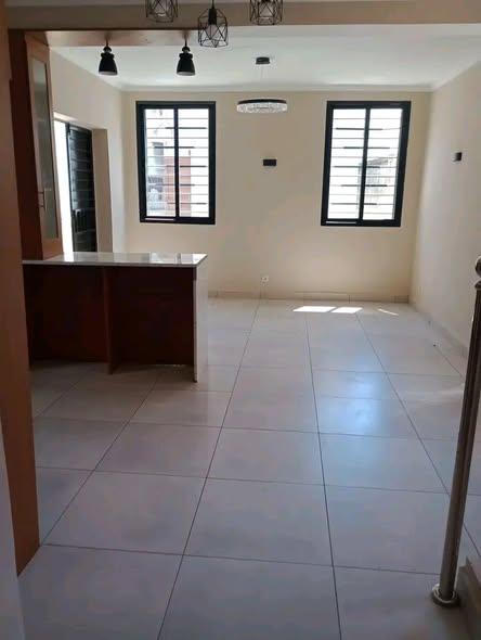Trano Ahofa à louer — Manakambahiny - photo 4