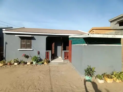Trano Ahofa 2 ch. à louer — Toliara
