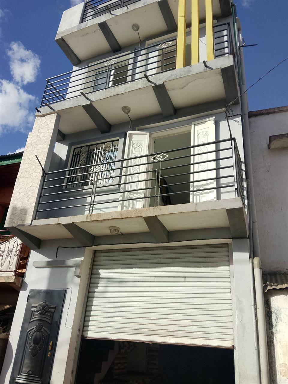 Maison entière F3 2 chambres — Soavimbahoaka Ampasapito, Antananarivo - photo 1