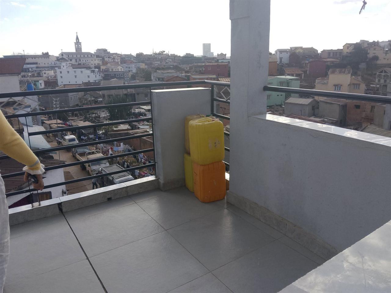 Maison entière F3 2 chambres — Soavimbahoaka Ampasapito, Antananarivo - photo 7
